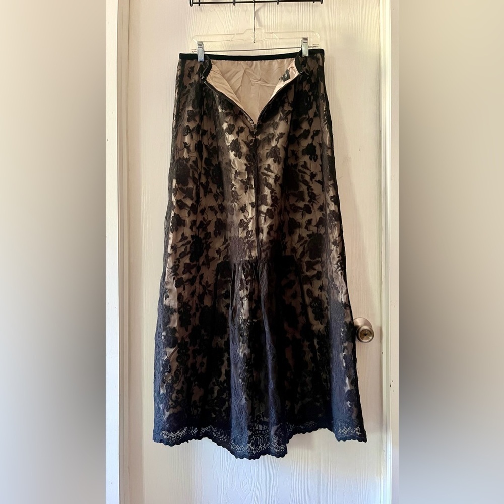 TALBOTS Black Floral Lace over Gold Lining Maxi Skirt - Picture 5 of 9